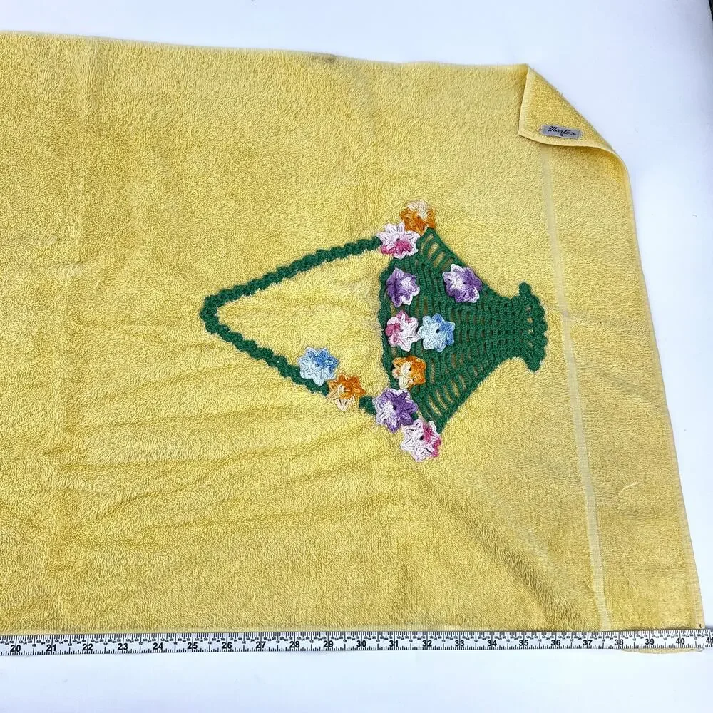 Vintage Martex Yellow Bath Towel Embellished Crochet Floral Basket 21